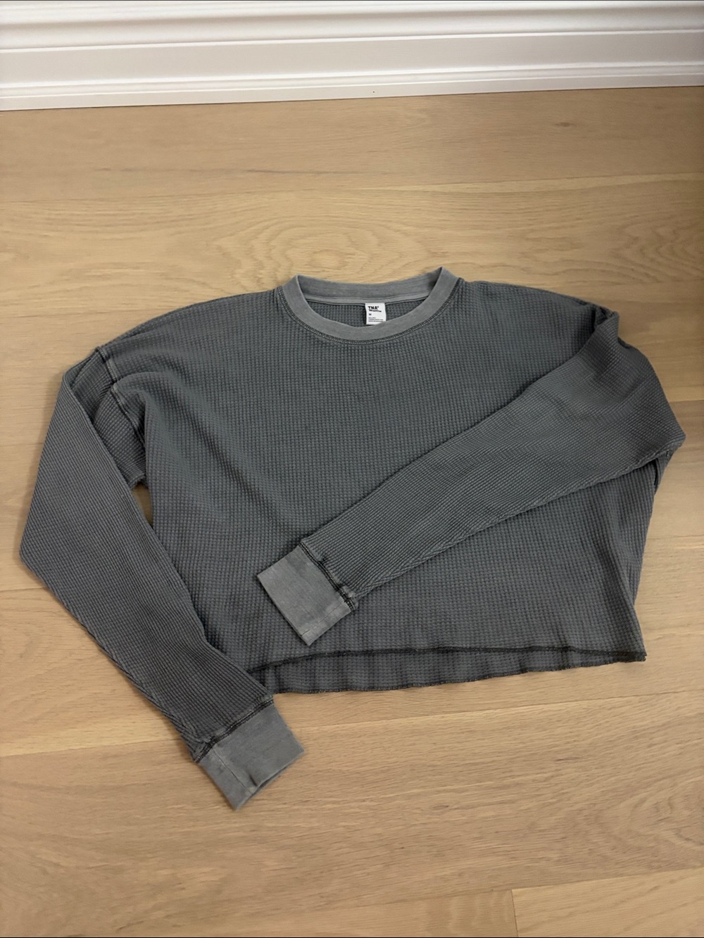 TNA Aritzia Cropped Waffle Knit Long-Sleeve Sweater - Gray
